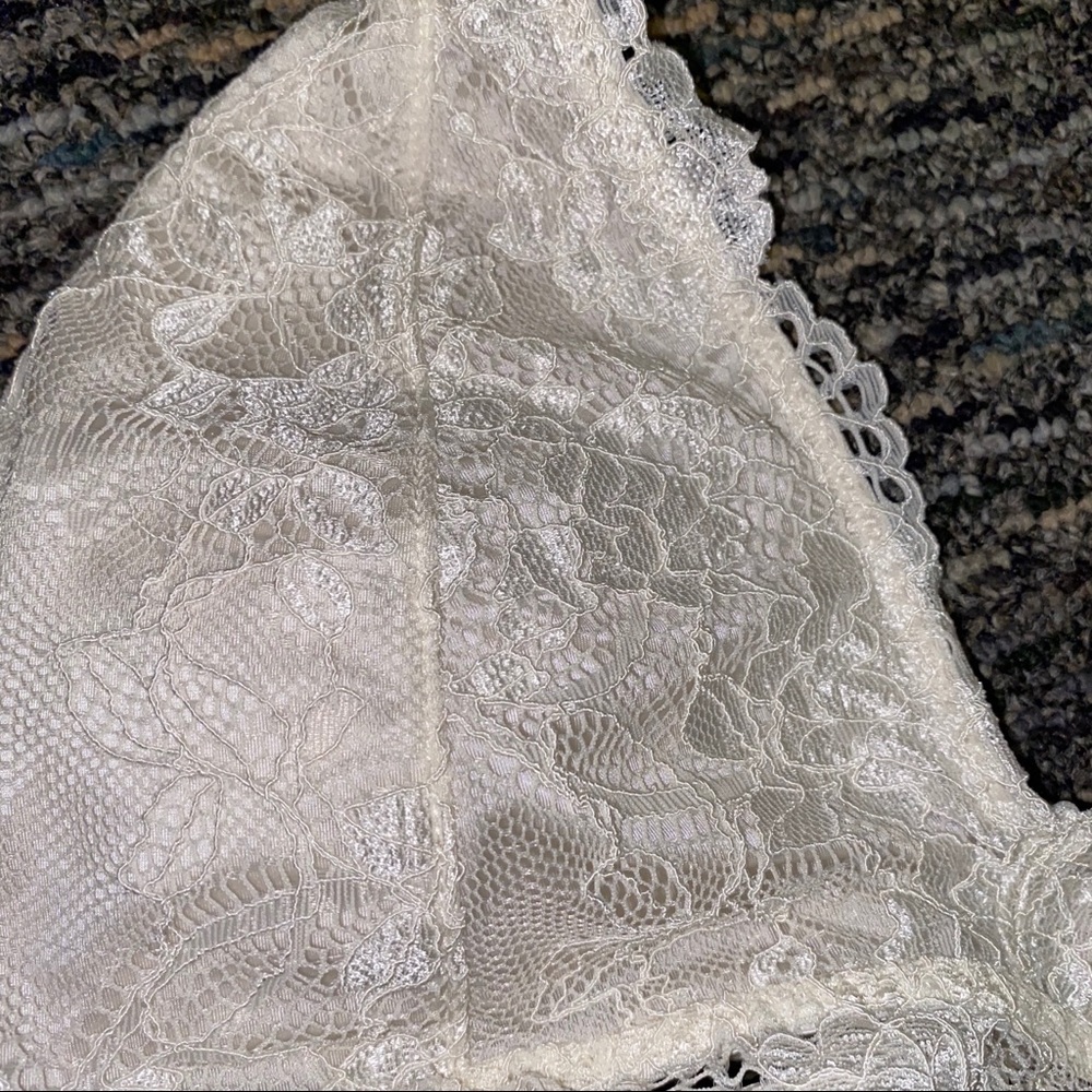 Lace bralettes - Picture 4 of 4